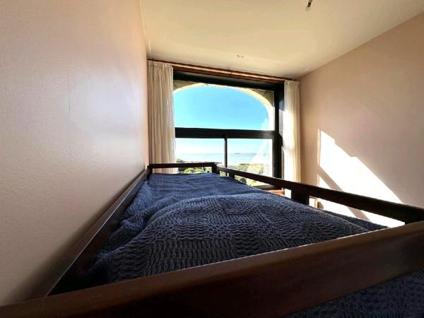 Royan (17200) 

BEL APPARTEMENT AVEC VUE IMPRENABLE SUR LA PLAGE DE PONTAILLAC. IL offre un potentiel incroyable pour les amat