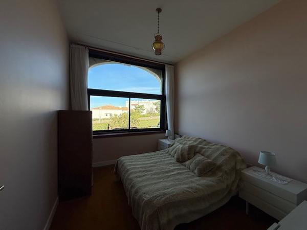 Royan (17200) 

BEL APPARTEMENT AVEC VUE IMPRENABLE SUR LA PLAGE DE PONTAILLAC. IL offre un potentiel incroyable pour les amat