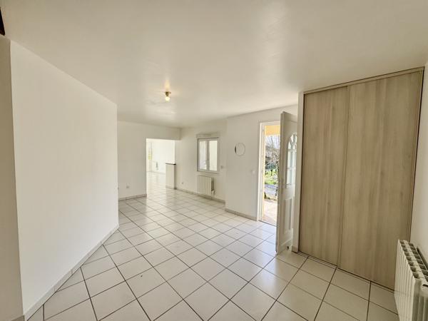 Saint-Seurin-de-Cursac (33390) T3 à Saint Seurin-de-Cursac, proche centre bourg.