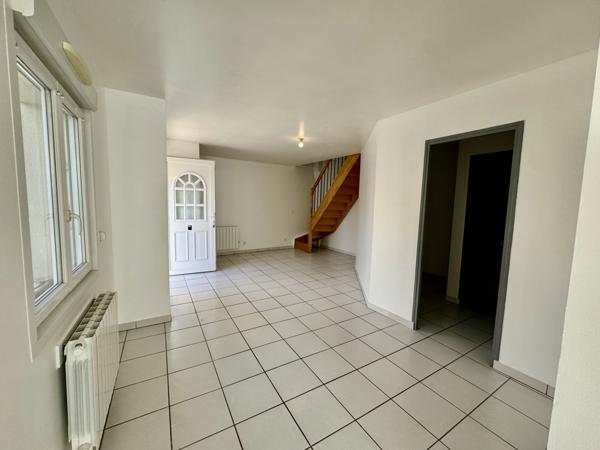 Saint-Seurin-de-Cursac (33390) T3 à Saint Seurin-de-Cursac, proche centre bourg.