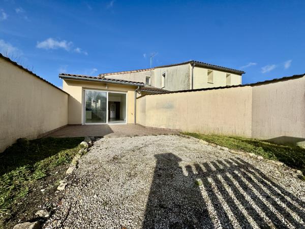 Saint-Seurin-de-Cursac (33390) T3 à Saint Seurin-de-Cursac, proche centre bourg.