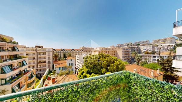 NICE - FLEURS : MAGNIFIQUE 2 PIÈCES AVEC BALCON PLEIN SUD