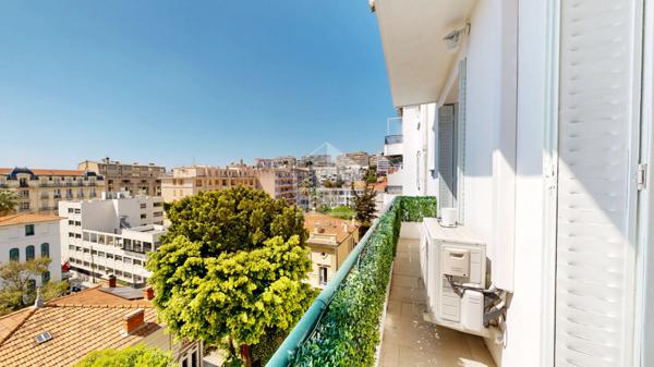 NICE - FLEURS : MAGNIFIQUE 2 PIÈCES AVEC BALCON PLEIN SUD