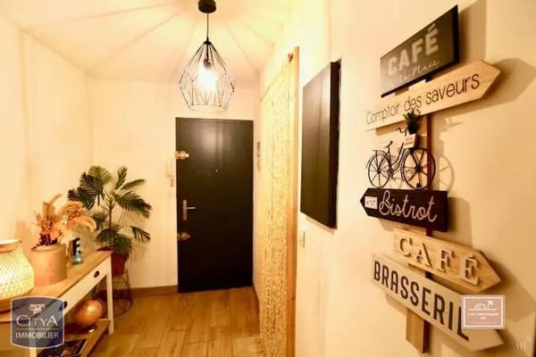 Appartement à louer 1 pièce 22.33m² La Seyne-sur-Mer (83500)