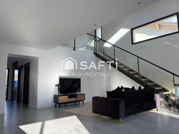 Maison traditionnelle spacieuse, ambiance chaleureuse