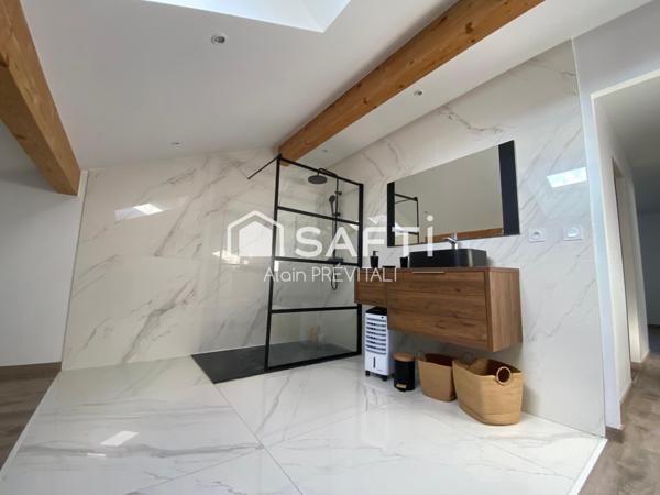 Maison traditionnelle spacieuse, ambiance chaleureuse