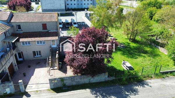 Propriété en triplex, 4 chambres,habitable de suite sur 272 m² de terrain, proche centre-ville et commerces