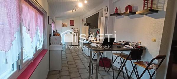 Propriété en triplex, 4 chambres,habitable de suite sur 272 m² de terrain, proche centre-ville et commerces