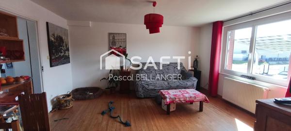 Propriété en triplex, 4 chambres,habitable de suite sur 272 m² de terrain, proche centre-ville et commerces