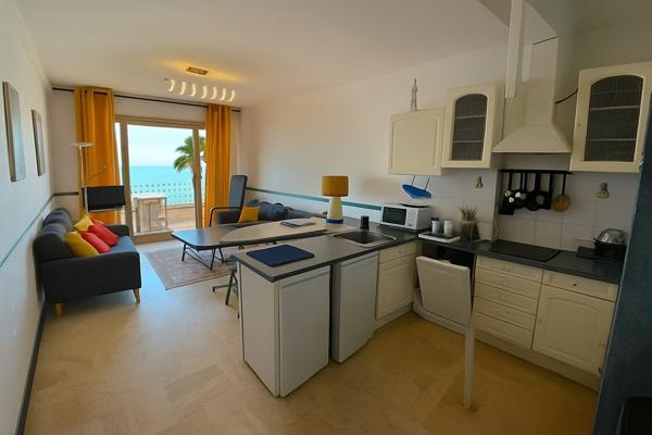 Rare, sur le front de mer de Juan les Pins