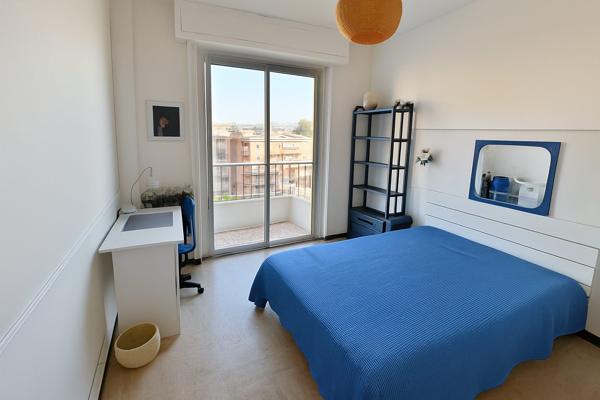 Rare, sur le front de mer de Juan les Pins