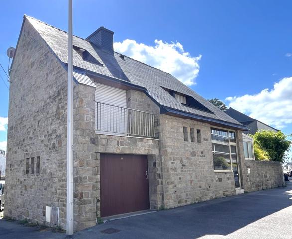 Maison de caractère sur jardin clos arboré Centre ville de VANNES