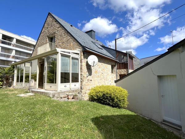 Maison de caractère sur jardin clos arboré Centre ville de VANNES