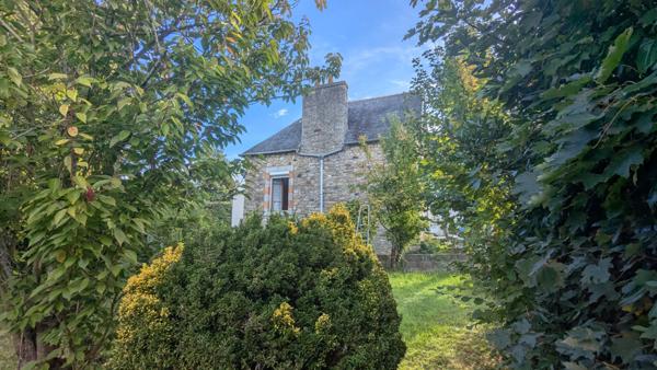 Maison de charme à Coatserho : 5 pièces + véranda