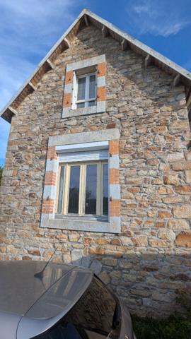 Maison de charme à Coatserho : 5 pièces + véranda