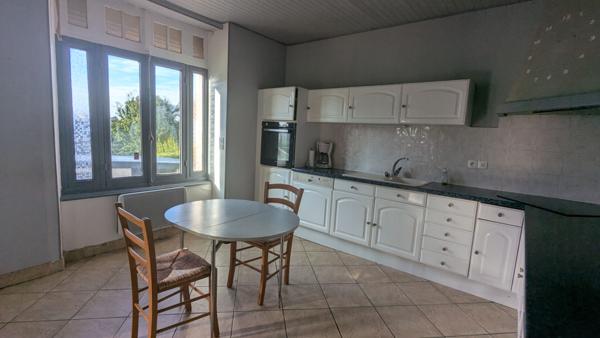 Maison de charme à Coatserho : 5 pièces + véranda