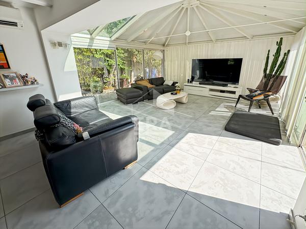 MARSEILLE LIMITE SEPTEMES LES VALLONS  -  Villa de 154 m2 - 670m2 de parcelle - piscine - double garage