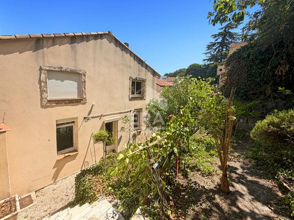 MARSEILLE LIMITE SEPTEMES LES VALLONS  -  Villa de 154 m2 - 670m2 de parcelle - piscine - double garage