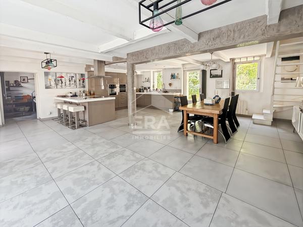 MARSEILLE LIMITE SEPTEMES LES VALLONS  -  Villa de 154 m2 - 670m2 de parcelle - piscine - double garage