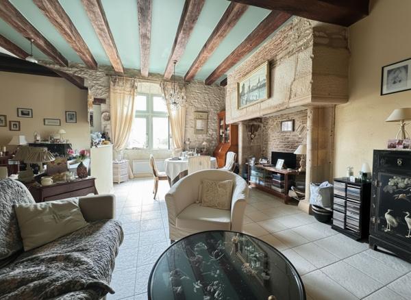 A VENDRE CHARMANT APPARTEMENT DE TYPE 2 DANS LE CENTRE HISTORIQUE DE PERIGUEUX