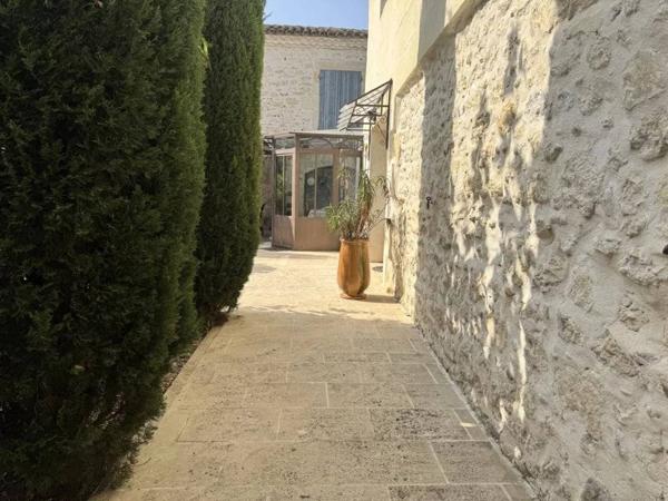 PROPRIÉTÉ CHARME Maison coeur de village à vendre à Bellegarde terrain1200m2 5 chambres Piscine Bassin Auvent Garage