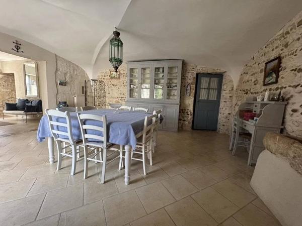 PROPRIÉTÉ CHARME Maison coeur de village à vendre à Bellegarde terrain1200m2 5 chambres Piscine Bassin Auvent Garage