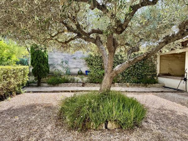 PROPRIÉTÉ CHARME Maison coeur de village à vendre à Bellegarde terrain1200m2 5 chambres Piscine Bassin Auvent Garage