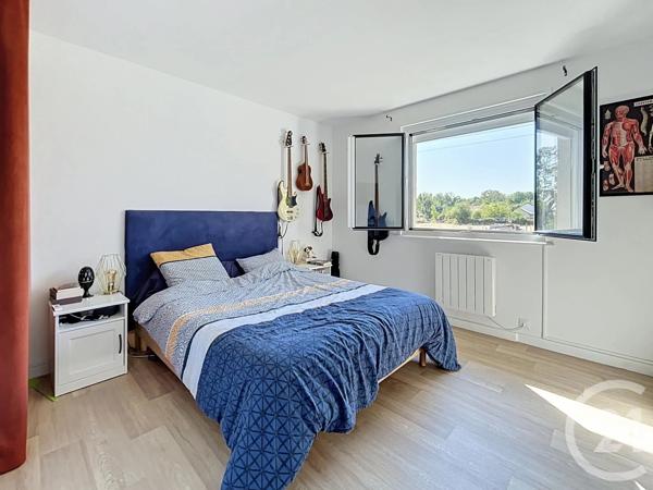 Maison à vendre  5 pièces - 129,57 m 2   VARENNES SUR ALLIER  - 03