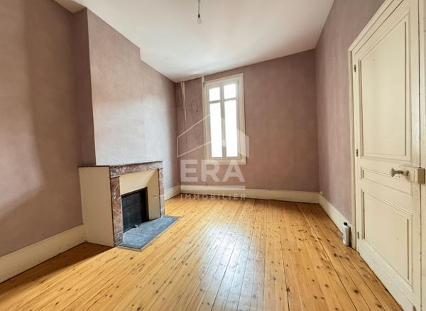GRANDE MAISON DE VILLE DE 275m²  AVEC JARDIN- FORT POTENTIEL A PROXIMITE IMMEDIATE DU CENTRE VILLE.