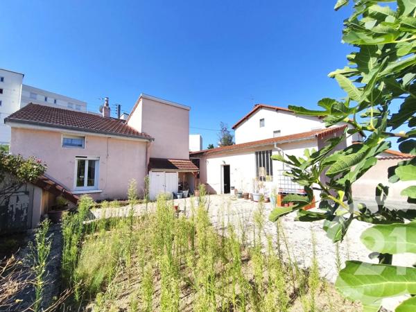 Maison à vendre  6 pièces - 136 m 2   ROANNE  - 42