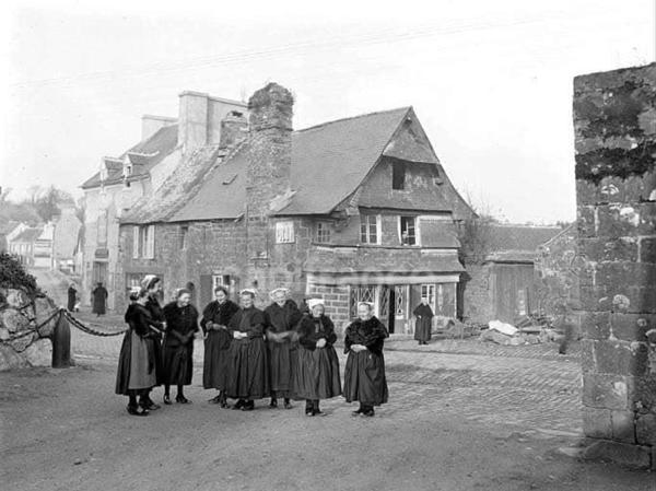 EXCLUSIVITE Maison à vendre atypique 5 pièces LE FAOU (29) de 110 m2 Inscrite au patrimoine. Vue mer