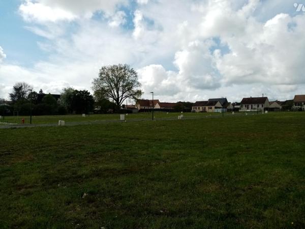 A VAL AU PERCHE, 16 TAB viabilisés (eau, TAE, gaz, électricité, télécoms) de 440 m² à 725 m².