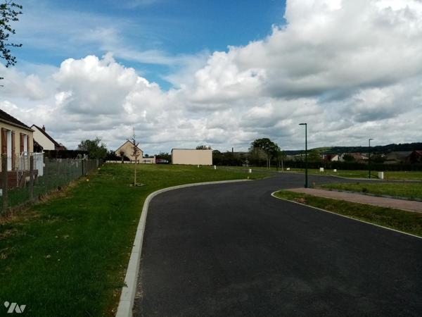A VAL AU PERCHE, 16 TAB viabilisés (eau, TAE, gaz, électricité, télécoms) de 440 m² à 725 m².