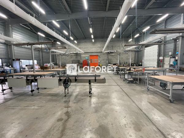 Location local commercial près de COGNAC - 1265 m² - 7 000 €/mois
