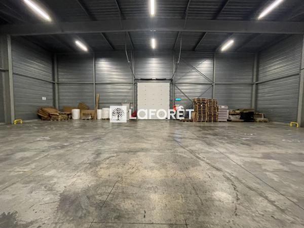 Location local commercial près de COGNAC - 1265 m² - 7 000 €/mois