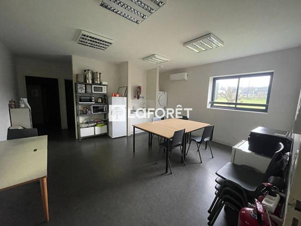 Location local commercial près de COGNAC - 1265 m² - 7 000 €/mois