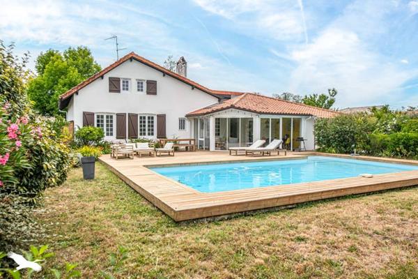 Maison à vendre |  Blanquefort |  8 pièces | 190 m²