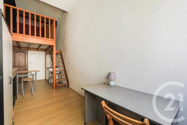 Immeuble à vendre  202,49 m 2   GRENOBLE  - 38
