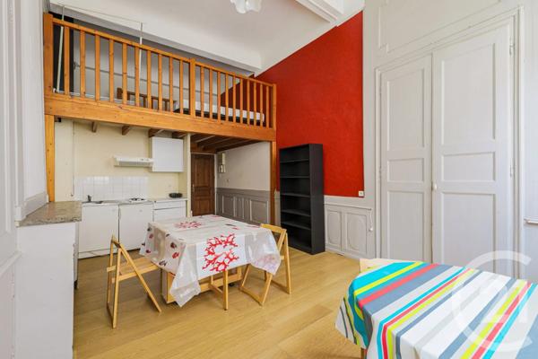 Immeuble à vendre  202,49 m 2   GRENOBLE  - 38