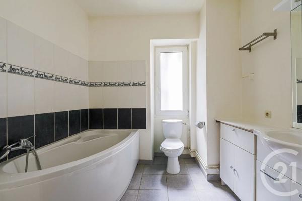 Immeuble à vendre  202,49 m 2   GRENOBLE  - 38
