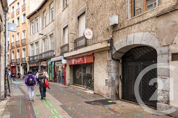 Immeuble à vendre  202,49 m 2   GRENOBLE  - 38