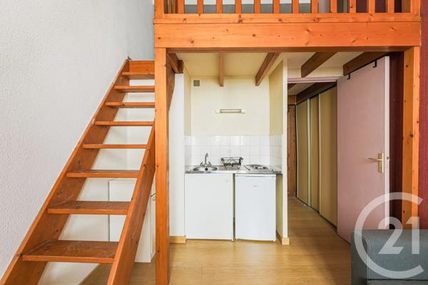 Immeuble à vendre  202,49 m 2   GRENOBLE  - 38