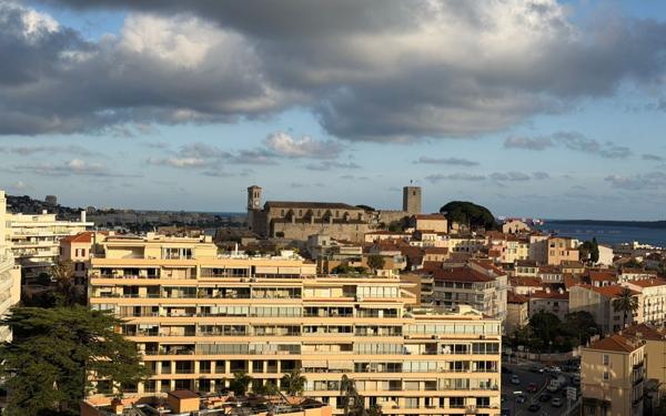 Appartement à vendre    1 pièce • 44,24 m2 Cannes