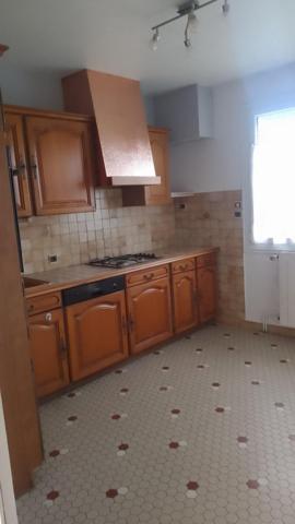 Maison à BRESSUIRE, 79300 - 4 pièces 102m²