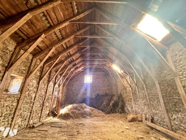 A VENDRE CORPS DE FERME SECTEUR CHAULHAC