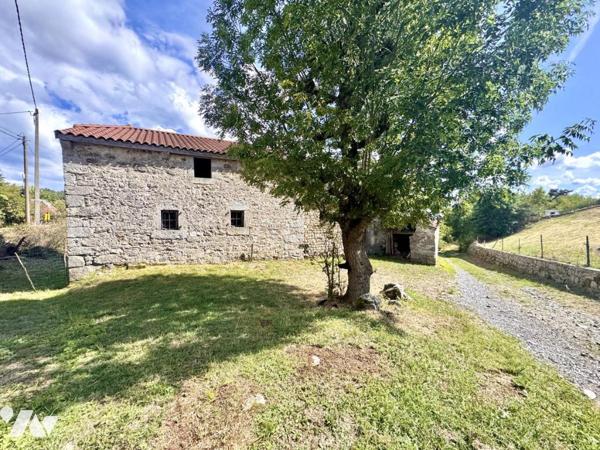 A VENDRE CORPS DE FERME SECTEUR CHAULHAC