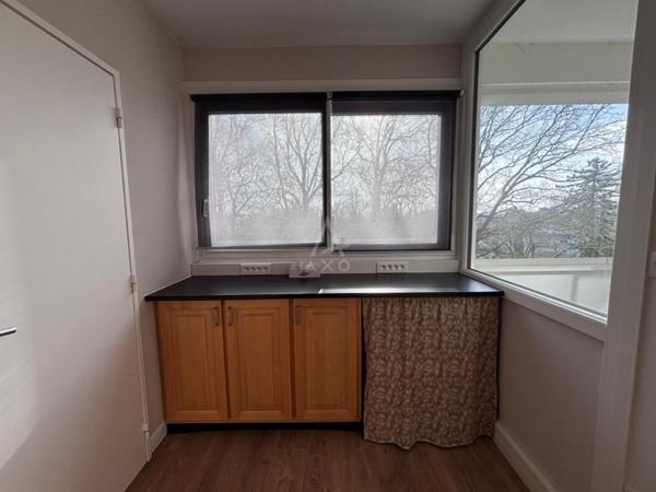 Appartement 3 pièces avec loggia et cave