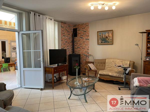 Maison Atypique 235 m² avec Ascenseur & Très grand garage – LA JARRIE