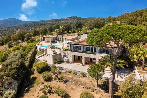 Vue mer à 180°- Demeure de 7 pièce(s) -LES ISSAMBRES