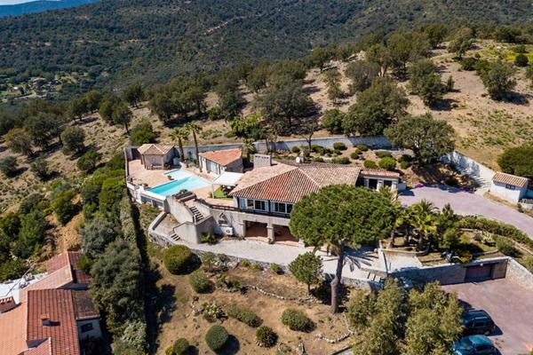 Vue mer à 180°- Demeure de 7 pièce(s) -LES ISSAMBRES